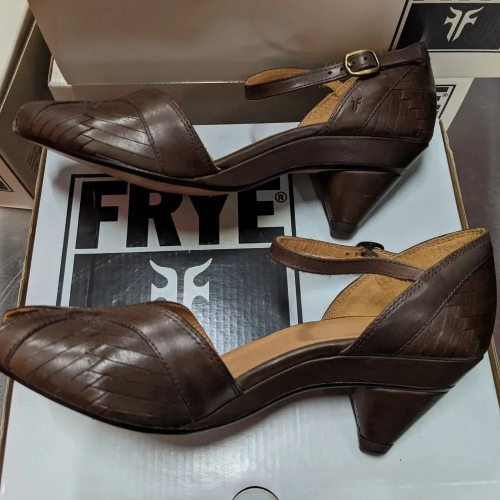 Frye - Ada Vintage Strap - Bark - Picture 2 of 11